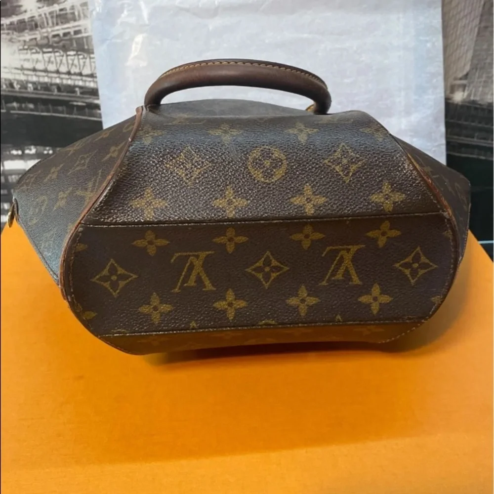 Authentic Louis Vuitton Monogram Ellipse Tote Handbag - Picture 8 of 14